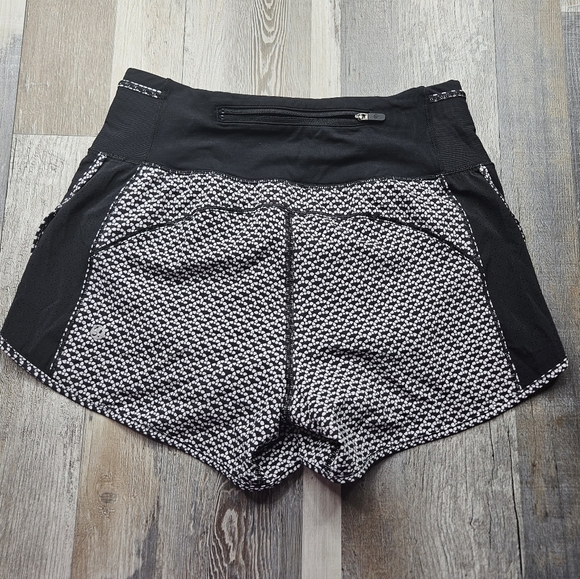 Lululemon Real Quick Short Size 4 Black and White Lined - Picture 4 of 10